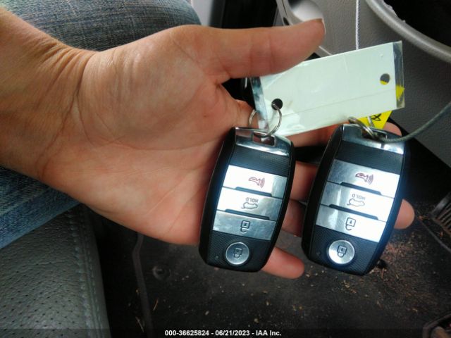 5XYKT3A63EG493808 KIA SORENTO LX
