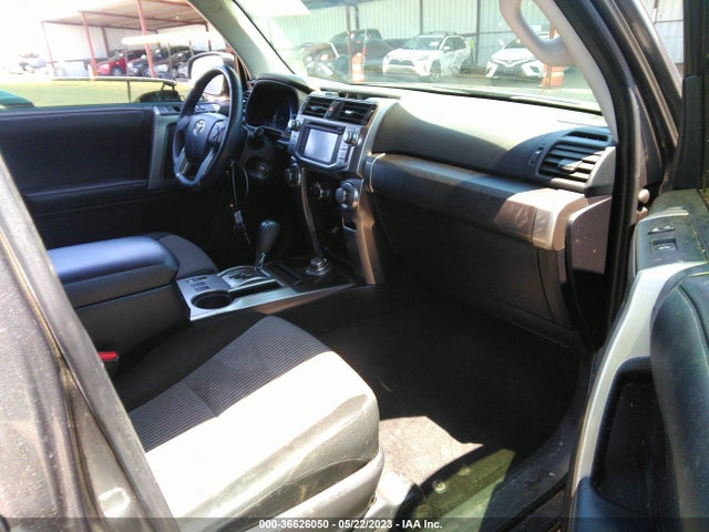 Toyota 4RUNNER SR5 2019 JTEBU5JR3K5670473 Image 5