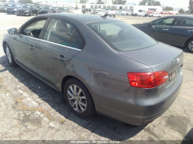 3VWD17AJ7EM354825 Volkswagen Jetta Sedan Se