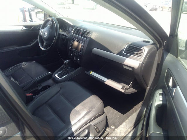 3VWD17AJ7EM354825 Volkswagen Jetta Sedan Se