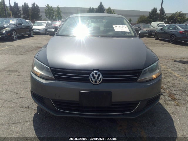 3VWD17AJ7EM354825 Volkswagen Jetta Sedan Se