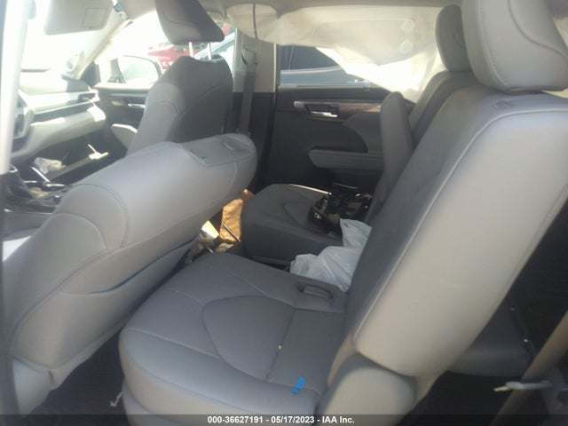 Toyota Highlander Platinum 2022 5TDFZRBHXNS205739 Image 8