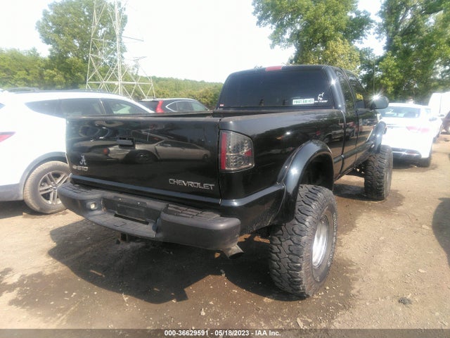 2002 CHEVROLET S-10 LS VIN: 1GCCT19W528181084
