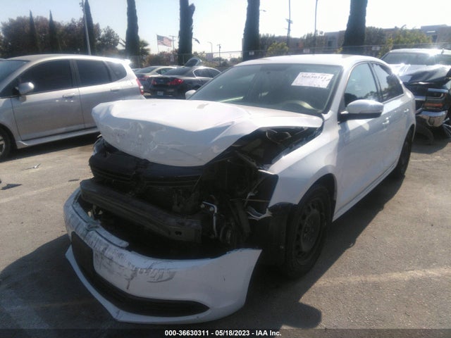 3VWD17AJ2EM415692 Volkswagen Jetta Sedan Se
