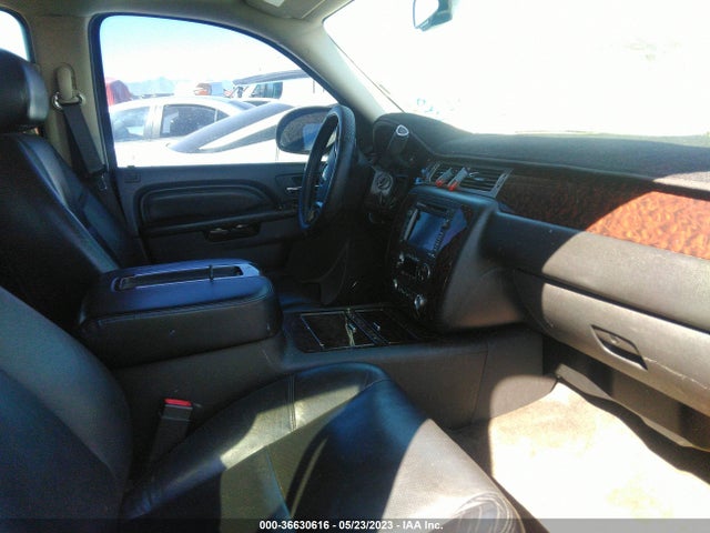 2011 GMC YUKON DENALI VIN: 1GKS1EEF2BR137265