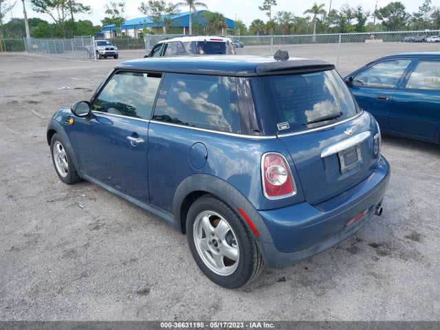 2011 MINI COOPER HARDTOP WMWSU3C51BT099612 Photo 2