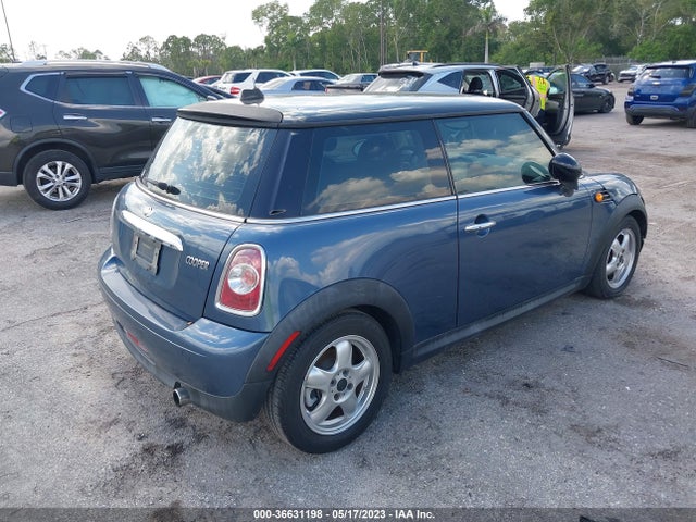 2011 MINI COOPER HARDTOP WMWSU3C51BT099612 Photo 3