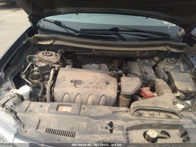 JA4AZ3A35FZ013555 Mitsubishi Outlander Se