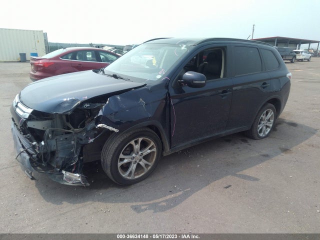JA4AZ3A35FZ013555 Mitsubishi Outlander Se