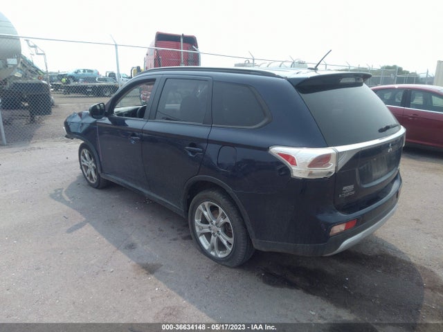JA4AZ3A35FZ013555 Mitsubishi Outlander Se