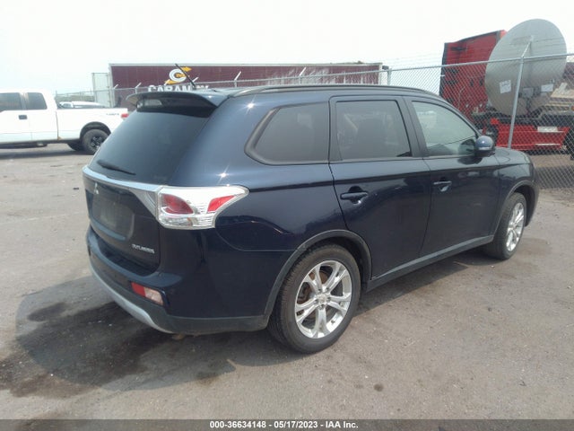 JA4AZ3A35FZ013555 Mitsubishi Outlander Se