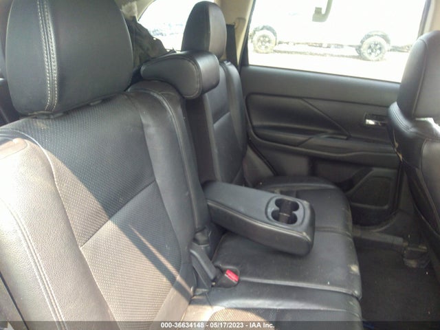 JA4AZ3A35FZ013555 Mitsubishi Outlander Se
