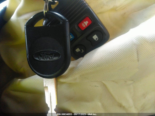 2004 FORD CROWN VICTORIA LX VIN: 2FDHP74WX4X162028