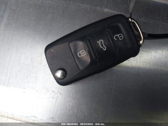 3VWL17AJXHM227017 Volkswagen Jetta 1.8t Sel
