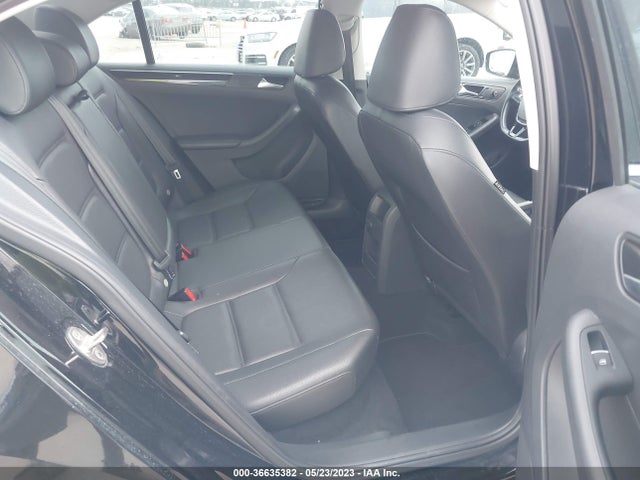 3VWL17AJXHM227017 Volkswagen Jetta 1.8t Sel
