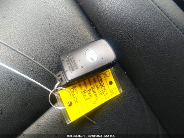 Toyota Rav4 Limited 2018 JTMDFREV6JD257084 Image 3