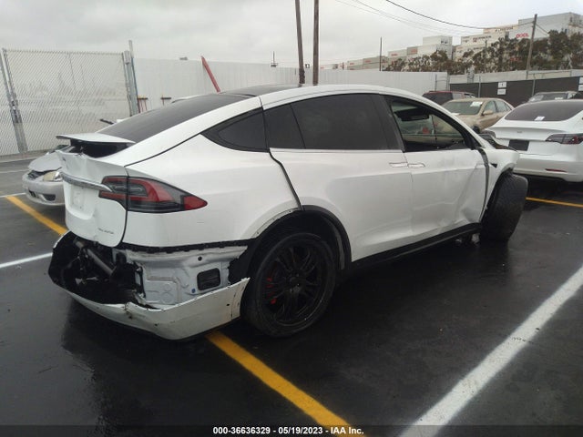 2020 Tesla Model X, VIN: 5YJXCAE47LF272056