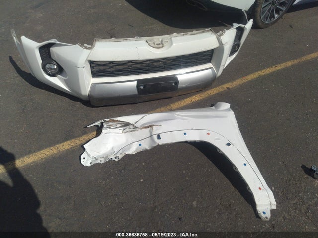 Toyota 4RUNNER SR5 2018 JTEBU5JR9J5577228 Image 4