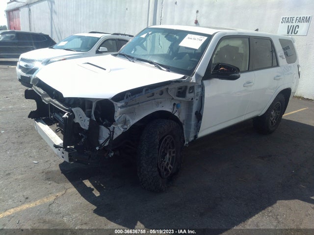 Toyota 4RUNNER SR5 2018 JTEBU5JR9J5577228 Image 2