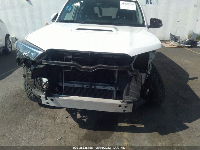 Toyota 4RUNNER SR5 2018 JTEBU5JR9J5577228 Image 8