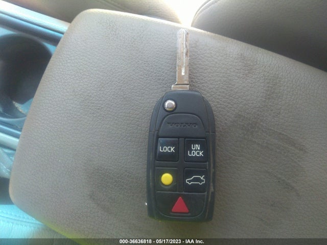 2004 VOLVO V70 VIN: YV1SW64A442408308