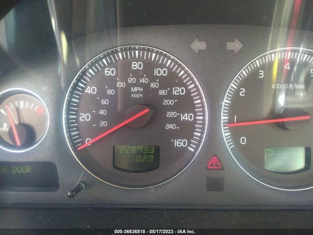 2004 VOLVO V70 VIN: YV1SW64A442408308