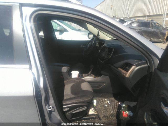 1C4PJLCB2EW165322 Jeep Cherokee Latitude