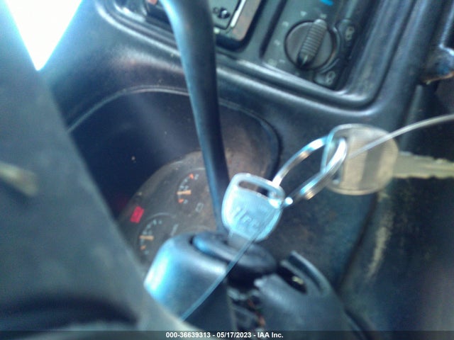 2002 CHEVROLET SILVERADO 1500 VIN: 1GCEC14W72Z170033
