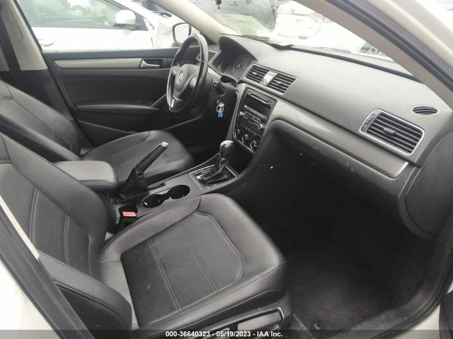 1VWAT7A38FC058097 Volkswagen Passat 1.8t Wolfsburg Ed