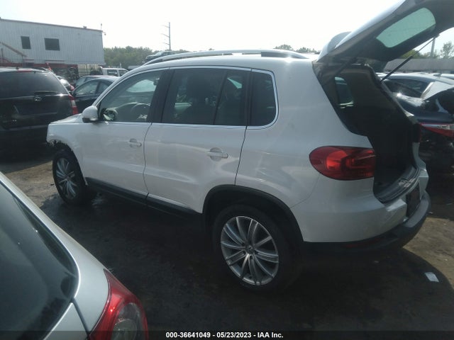 2013 VOLKSWAGEN TIGUAN SE W/SUNROOF & NAV VIN: WVGAV3AX0DW594963
