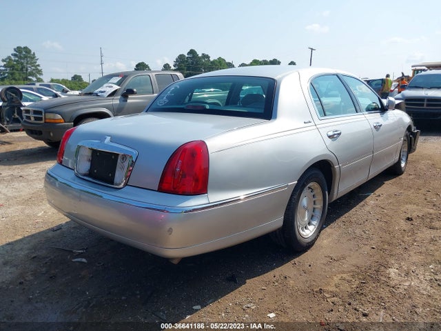 1998 LINCOLN TOWN CAR EXECUTIVE VIN: 1LNFM81W0WY662134