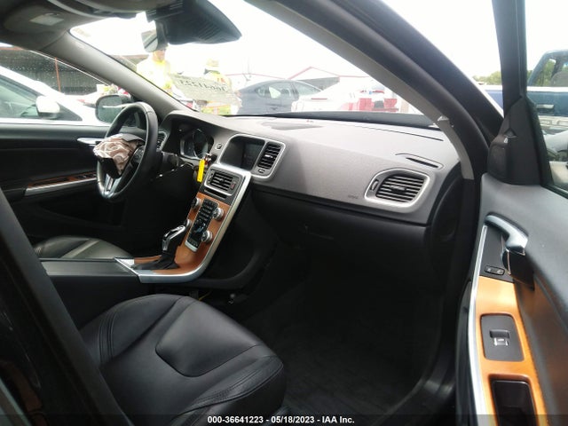 2017 Volvo S60, VIN: LYV402TM2HB151044