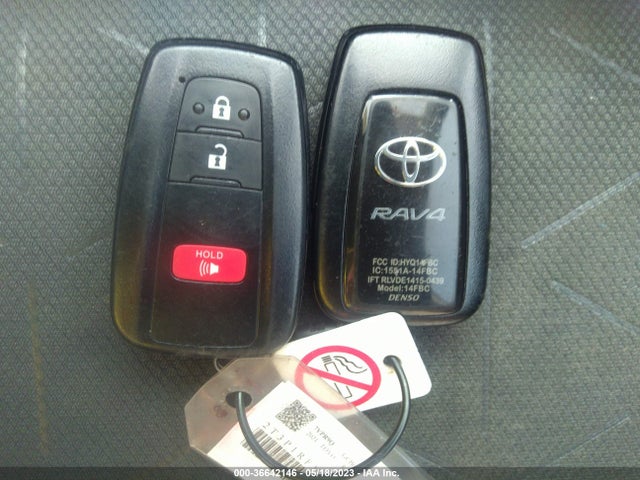 2021 Toyota RAV4, VIN: 2T3P1RFV3MW223122