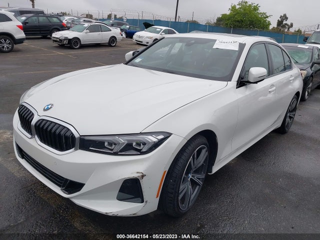BMW 3 Series 330i 2023 3MW69FF07P8C94312 Image 2