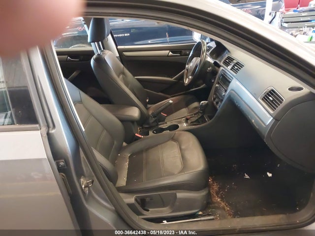 1VWAT7A39EC027181 Volkswagen Passat Wolfsburg Ed