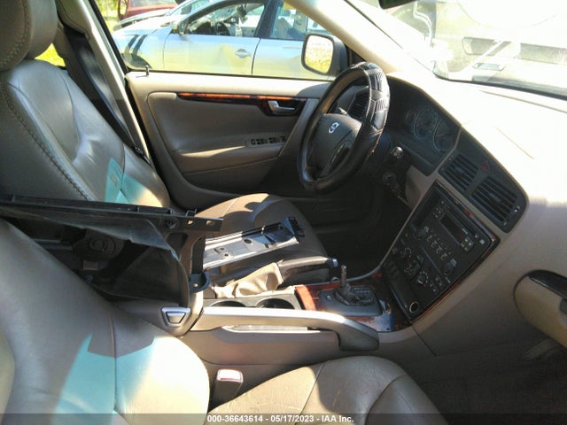 2005 VOLVO XC70 VIN: YV1SZ592851196524