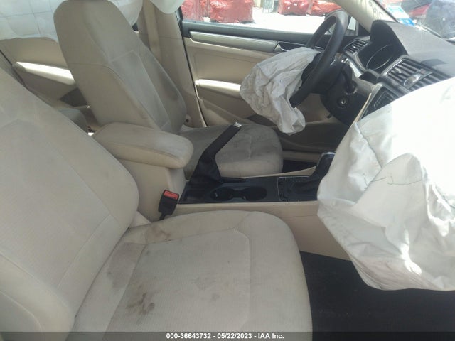1VWAT7A33HC071424 Volkswagen Passat 1.8t S