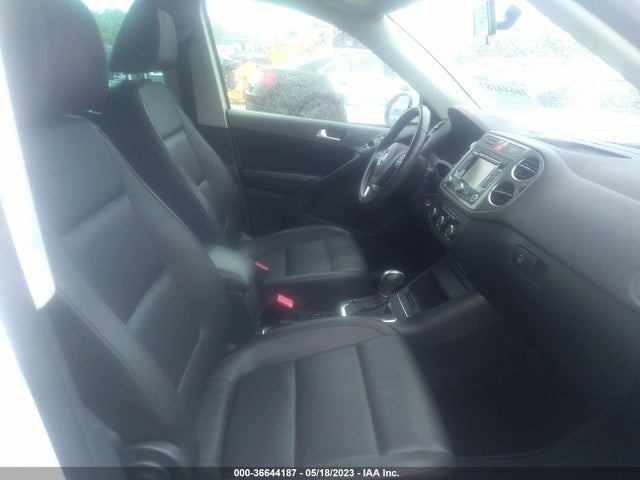 2011 VOLKSWAGEN TIGUAN SE W/SUNROOF & NAVI VIN: WVGAV7AX8BW545949