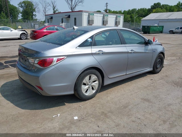 2015 HYUNDAI SONATA HYBRID VIN: KMHEC4A41FA137162