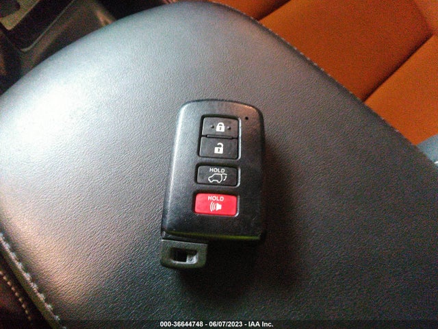 2018 TOYOTA RAV4 LIMITED/PLATINUM VIN: 2T3YFREV0JW482881