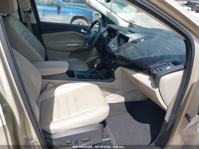 1FMCU0J94HUA32092 Ford Escape Titanium