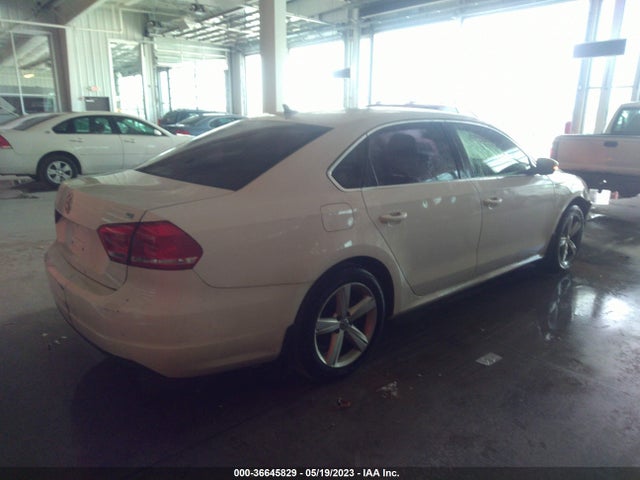 2013 VOLKSWAGEN PASSAT SE W/SUNROOF & NAV VIN: 1VWBP7A32DC114265