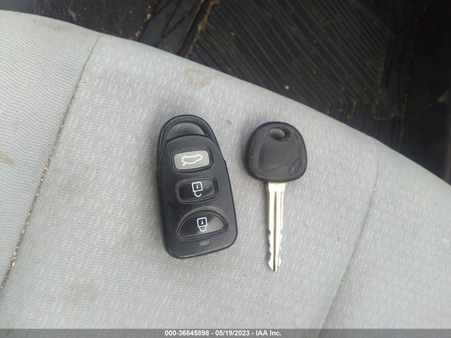 2008 HYUNDAI ELANTRA GLS/SE VIN: KMHDU46DX8U338075