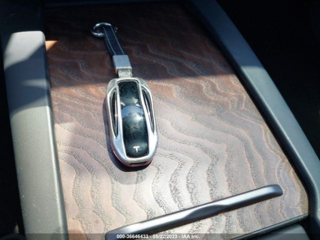 5YJXCDE22KF203869 Tesla MODEL X