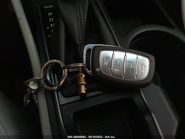 Hyundai Tucson Value 2018 KM8J33A28JU642937 Image 3
