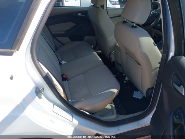 1FADP3K27FL327019 Ford FOCUS SE