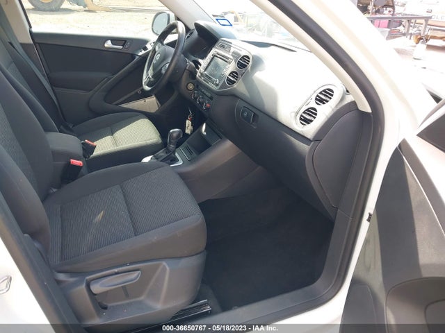 WVGAV7AX9FW608479 Volkswagen TIGUAN S