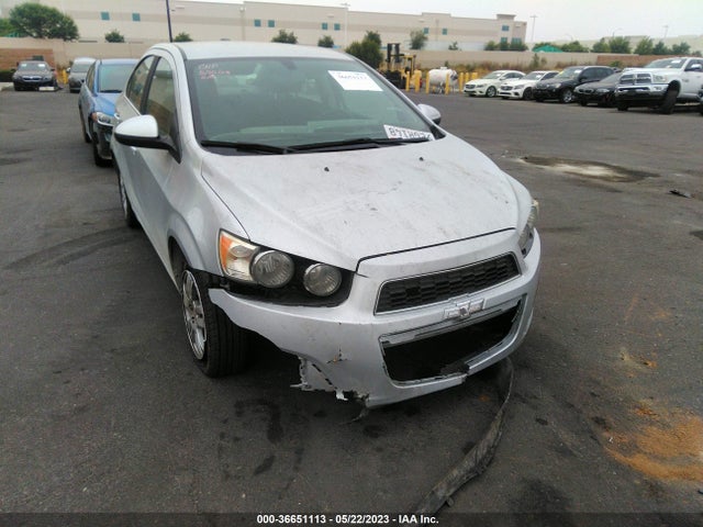 Chevrolet SONIC LT 2015 1G1JC5SH8F4172489 Image 8