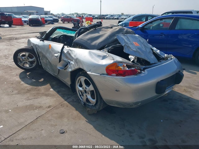 2002 PORSCHE BOXSTER WP0CA29882U621819 Photo 2