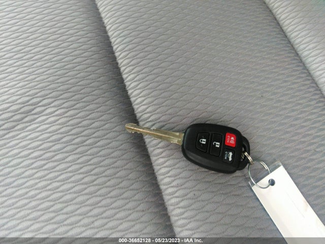 Toyota COROLLA LE 2016 5YFBURHE6GP513500 Image 3